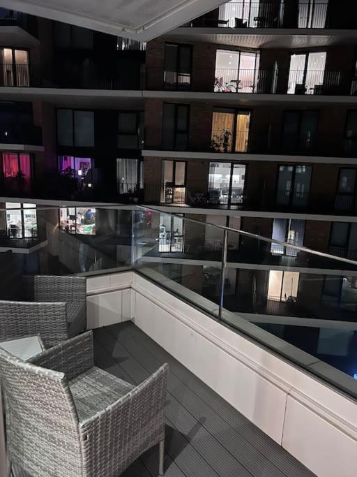 Stylish Apartment Docklands 런던 외부 사진