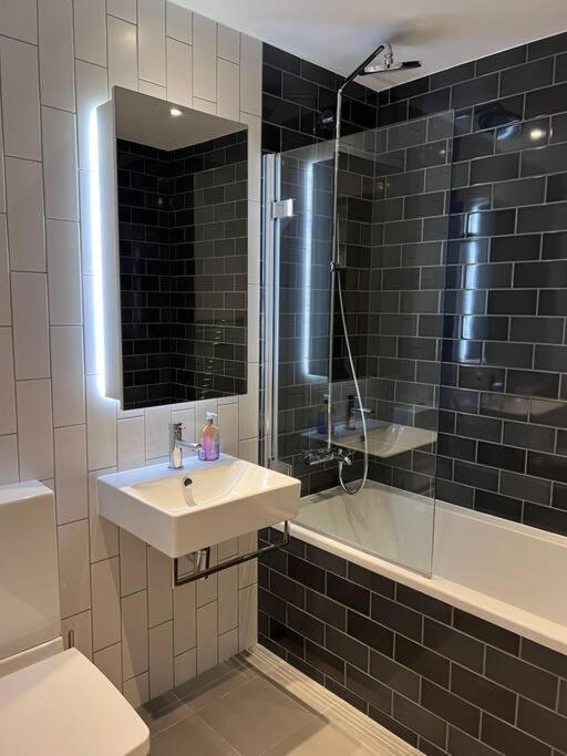 Stylish Apartment Docklands 런던 외부 사진