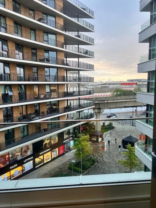 Stylish Apartment Docklands 런던 외부 사진
