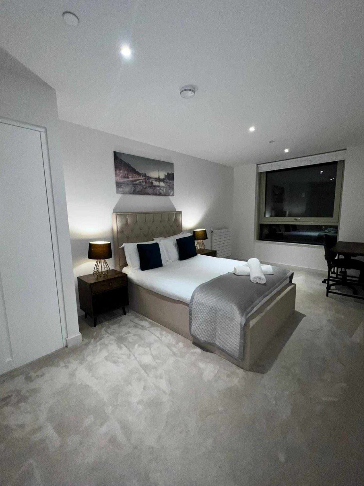 Stylish Apartment Docklands 런던 외부 사진